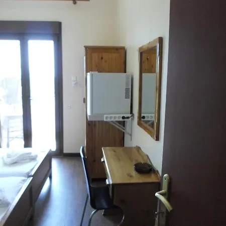 Piatsa Michalis Guest house Potos