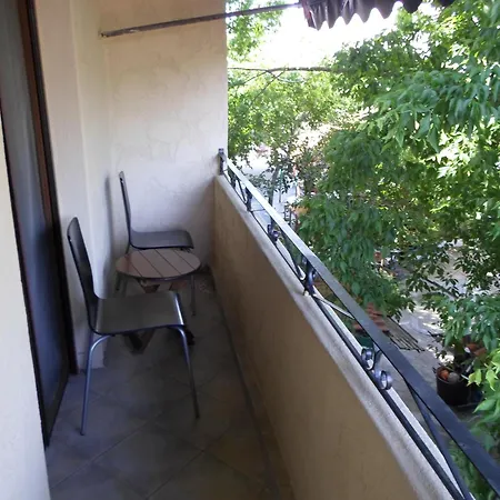 Piatsa Michalis Guest house Potos