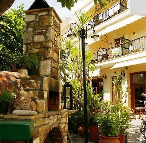 ゲストハウス Piatsa Michalis 4*