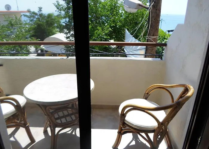 ゲストハウス Piatsa Michalis 4*