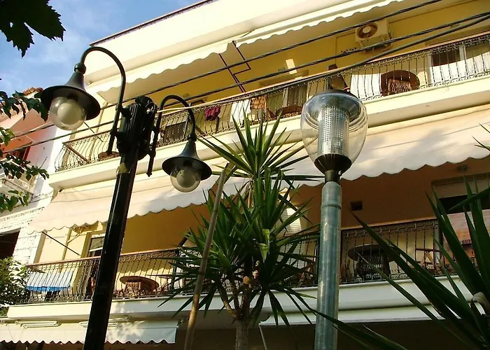 ゲストハウス Piatsa Michalis